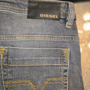 NWOT Diesel Jeans Style Safado Straight Leg Size W33 L30 Light Gray Washed